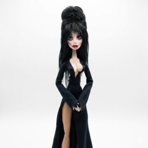 Muñeca Elvira Mistress of the Dark - 37cm aprox